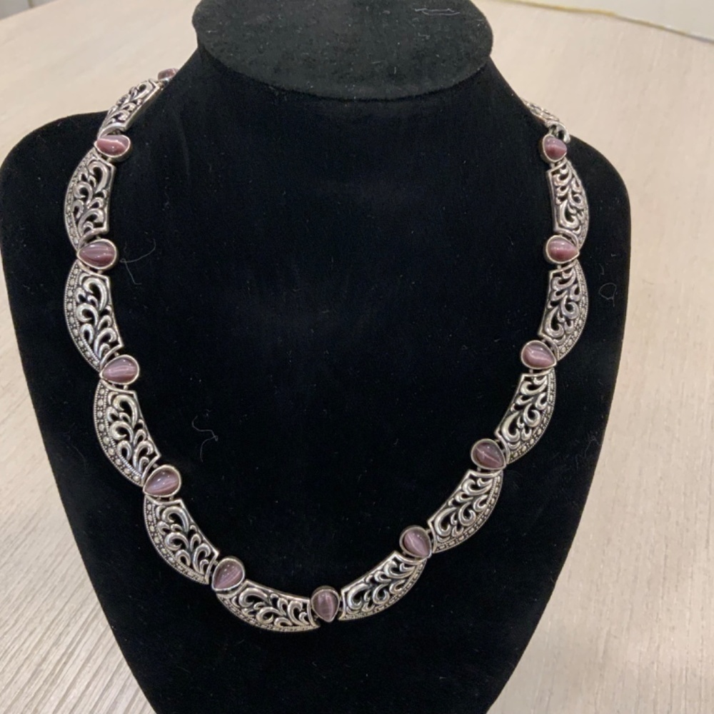 Vintage Avon Necklace - Picture 3 of 3